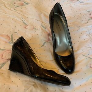 Leather snakeskin wedges